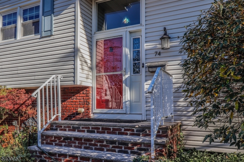 Metuchen Boro, NJ 08840,74 Newman St