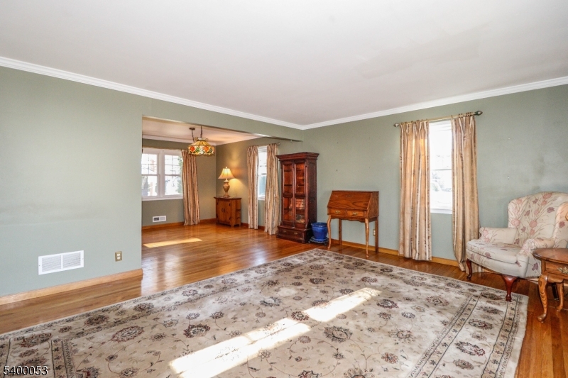 Metuchen Boro, NJ 08840,74 Newman St