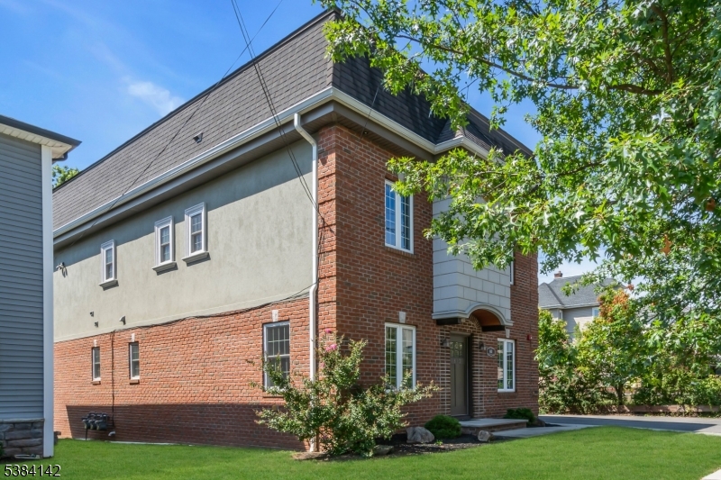 Linden City, NJ 07036,813 N Wood Ave