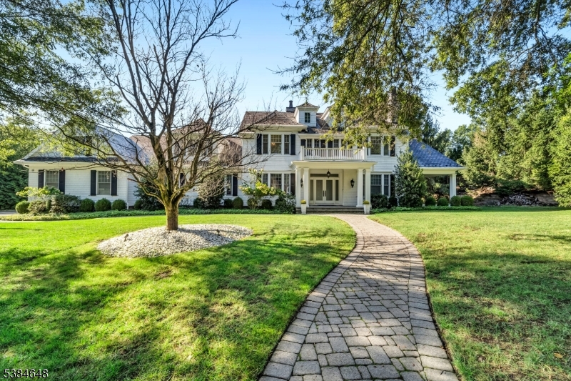 11 Oconners Ln, Old Tappan Boro, NJ 07675