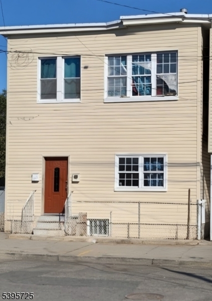 16 Tulip St, Passaic City, NJ 07055