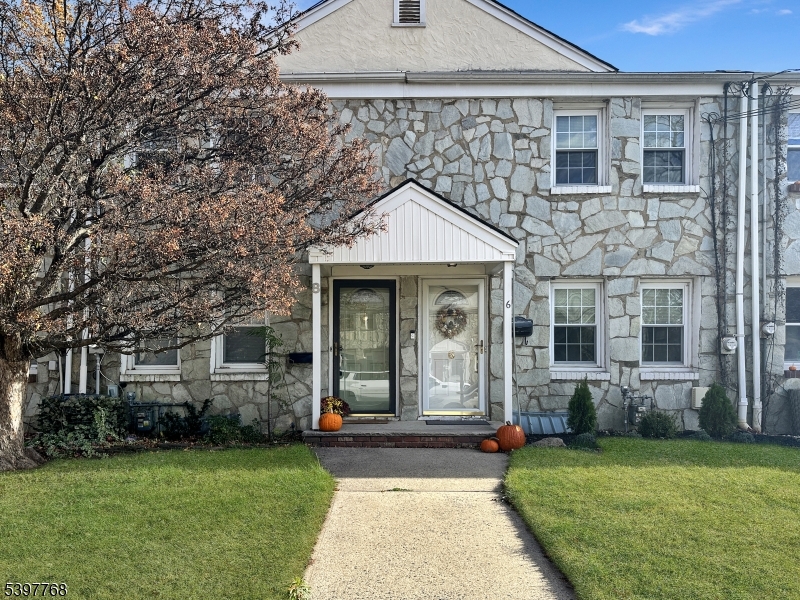8 W End Pl, Cranford Twp., NJ 07016
