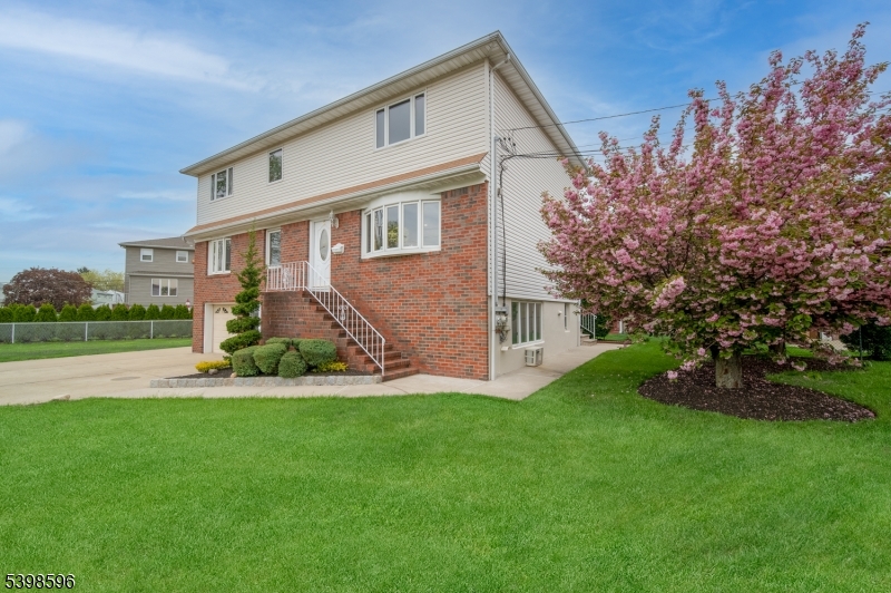 2 Millo Pl #1, Little Ferry Boro, NJ 07643