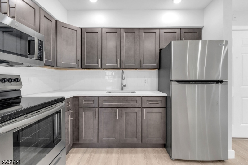 Elizabeth City, NJ 07202,557 S Broad St #A5