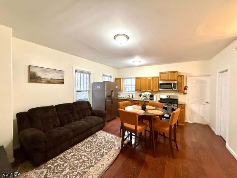 Newark City, NJ 07107,168 N 5Th St Apt 1