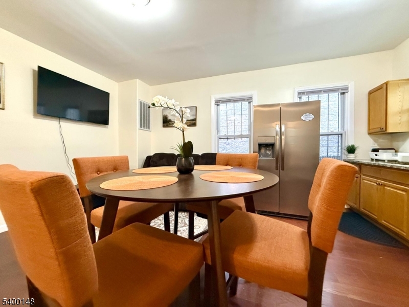 Newark City, NJ 07107,168 N 5Th St Apt 1