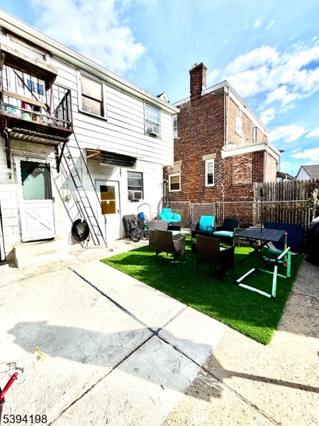 East Newark Boro, NJ 07029,313 Central Ave