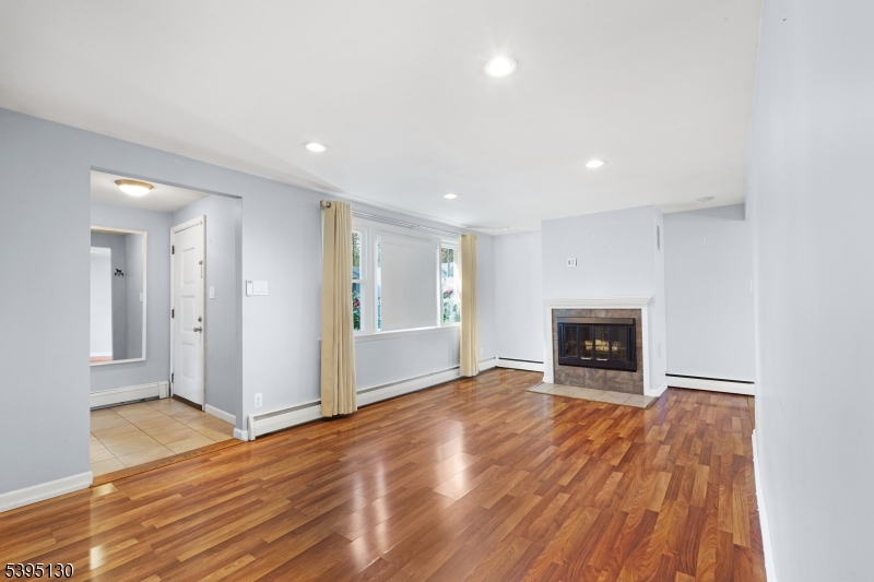 Denville Twp., NJ 07834,20 Dogwood Dr