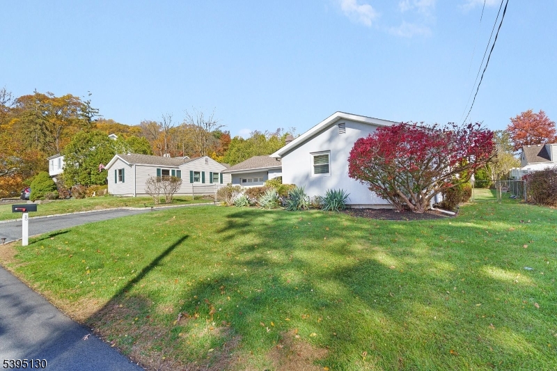 Denville Twp., NJ 07834,20 Dogwood Dr
