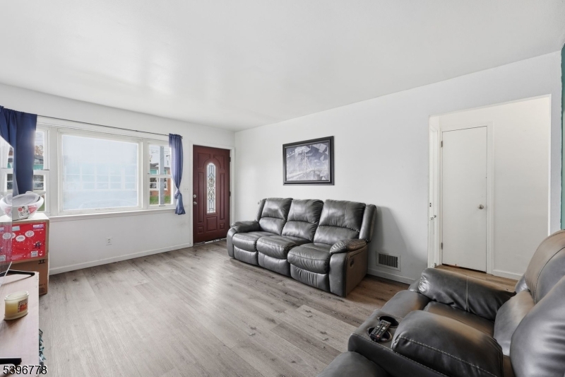 Linden City, NJ 07036,721 E Curtis St