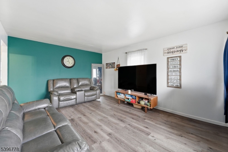 Linden City, NJ 07036,721 E Curtis St