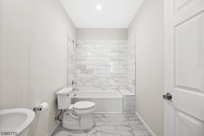 Rutherford Boro, NJ 07070,176 Union Ave