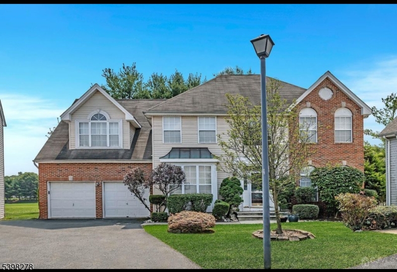 46 Pin Oak Dr, North Brunswick Twp., NJ 08902