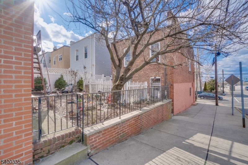 Jersey City, NJ 07307,678 Liberty Ave #1