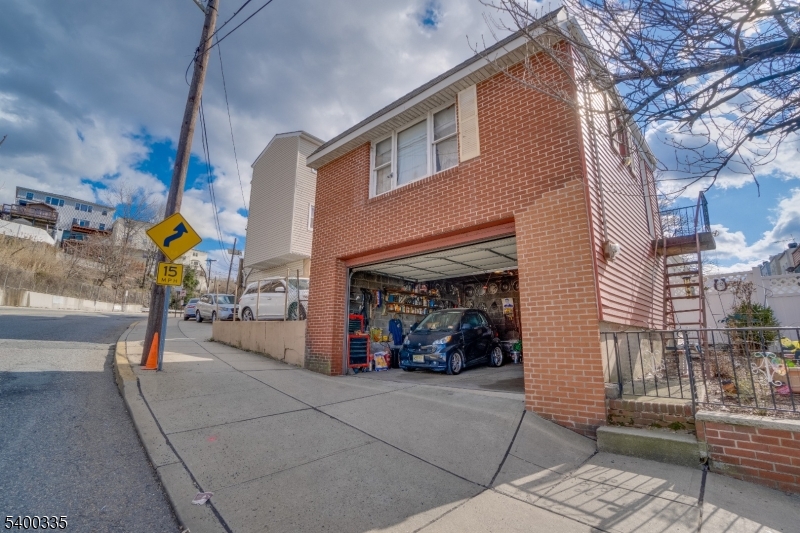 Jersey City, NJ 07307,678 Liberty Ave #1