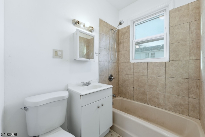 Newark City, NJ 07106,78 S Devine St