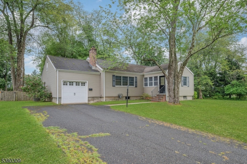 10 Emery Ave, Mendham Boro, NJ 07945