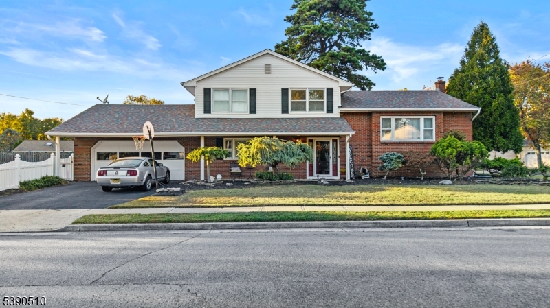 7 Rosewood Dr, Milltown Boro, NJ 08850