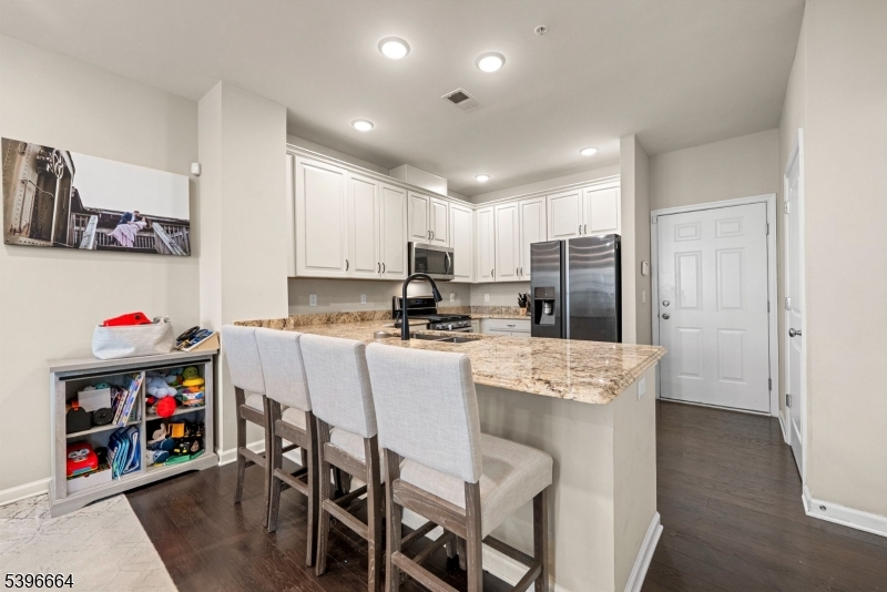 Wood-ridge Boro, NJ 07075,102 Wesmont Dr