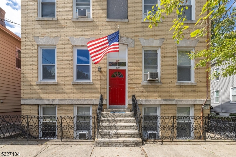 Montclair Twp., NJ 07042,200 Forest St #R