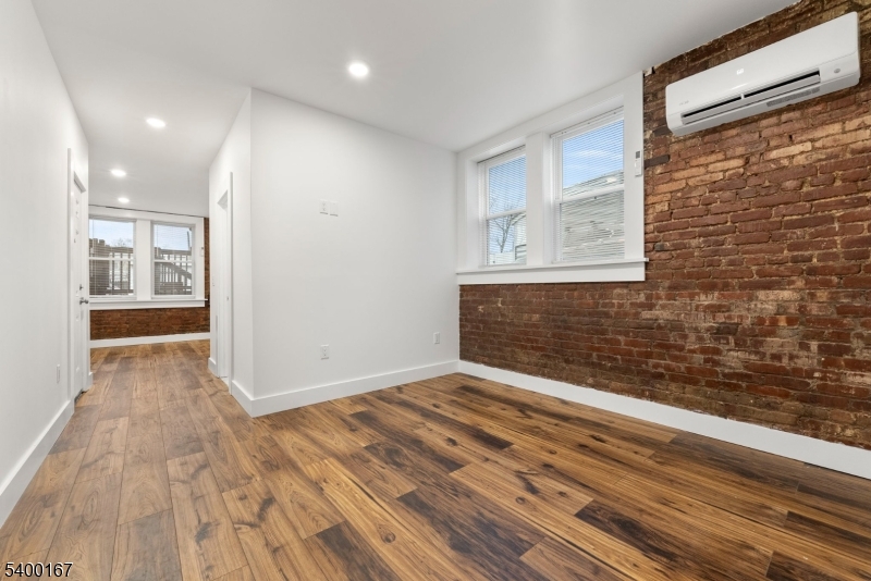 Montclair Twp., NJ 07042,200 Forest St #R