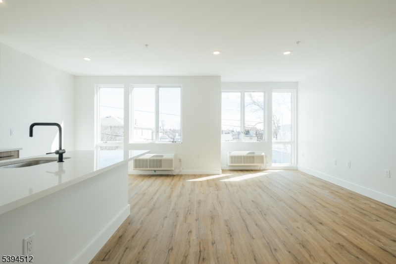 Newark City, NJ 07104,67 Martin Luther King Jr B #204