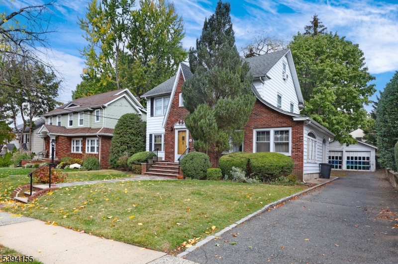 Clifton City, NJ 07012,14 Laurel Ave