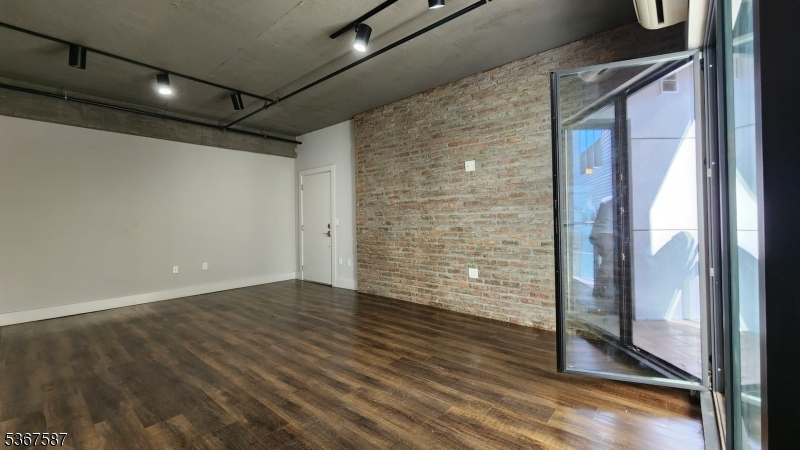 Newark City, NJ 07105,58 Elm St #501