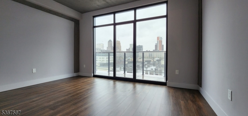 Newark City, NJ 07105,58 Elm St #501