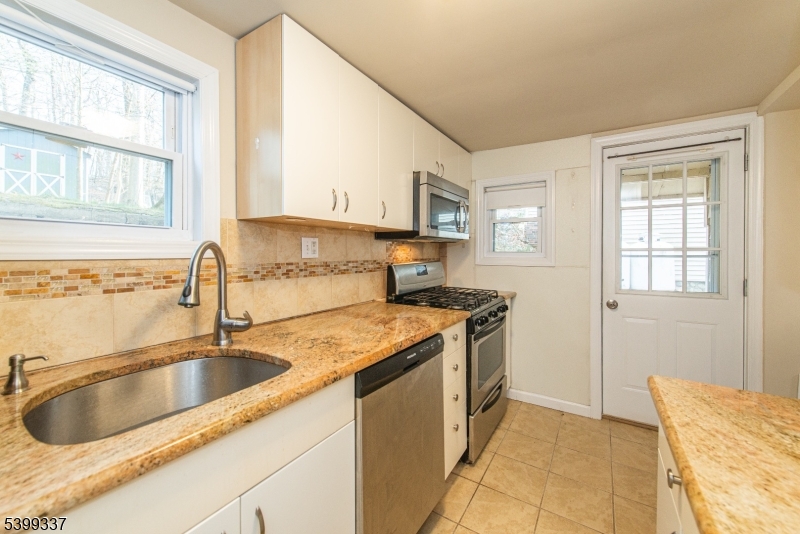 Hopatcong Boro, NJ 07843,354 Maxim Dr