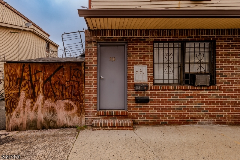 Newark City, NJ 07105,550 Ferry St