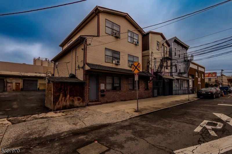 Newark City, NJ 07105,550 Ferry St