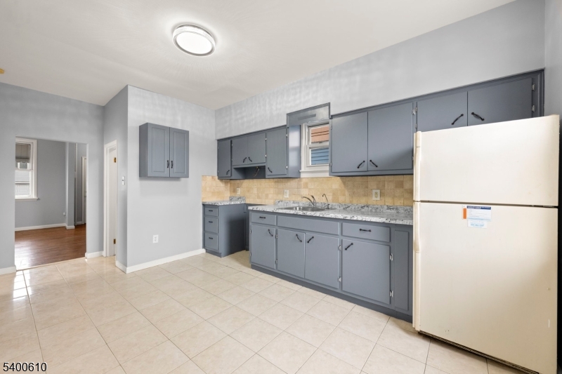 Clifton City, NJ 07011,16 Loretta St