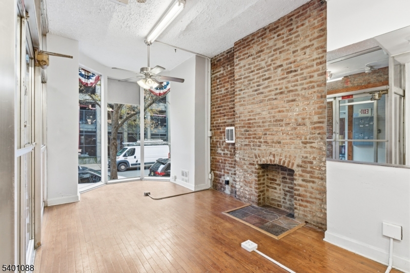 Newark City, NJ 07102,15 Warren St