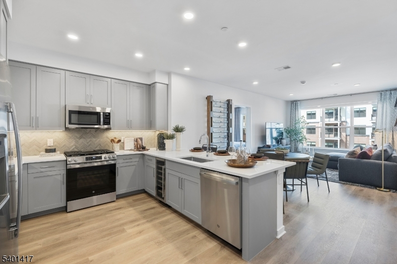 South Amboy City, NJ 08879,2000 Schindler Dr #A11