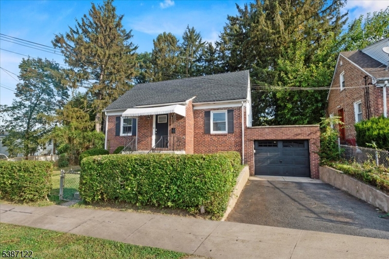33 Dupont Pl, Irvington Twp., NJ 07111