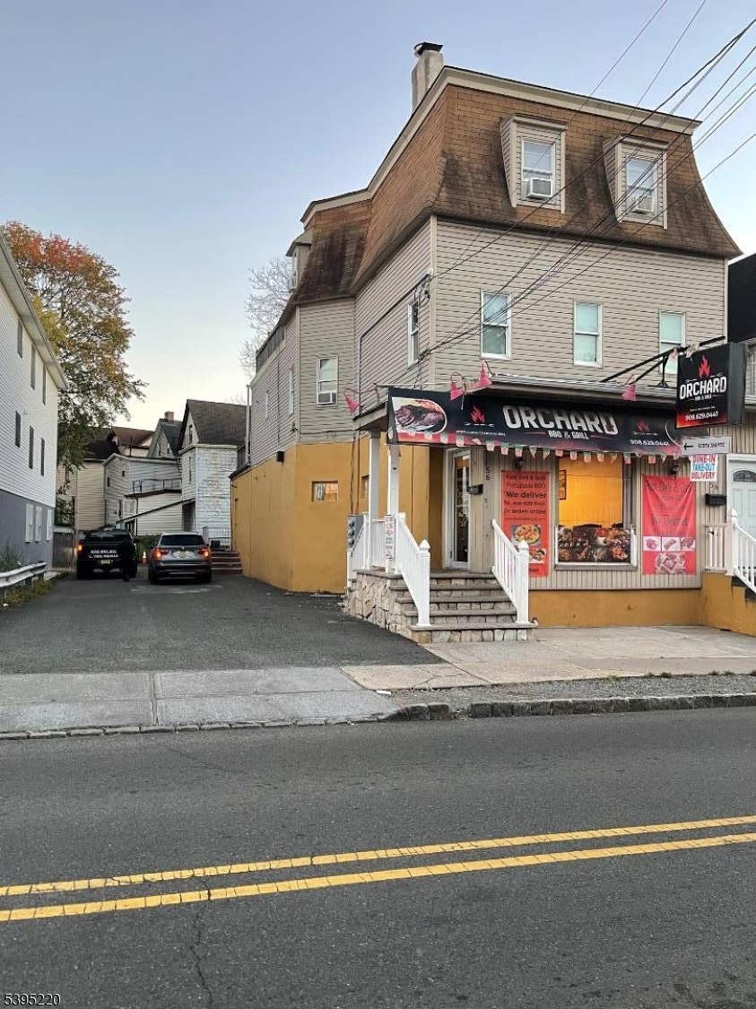 Elizabeth City, NJ 07208,54 Orchard St