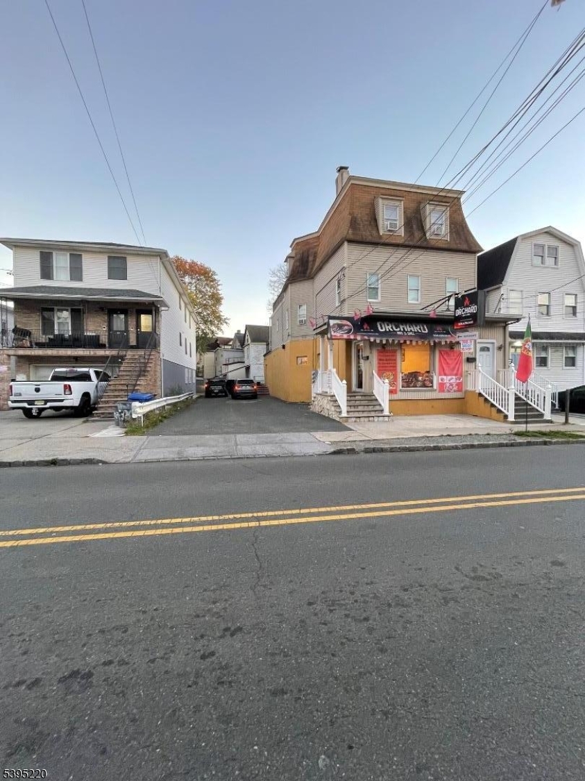 Elizabeth City, NJ 07208,54 Orchard St