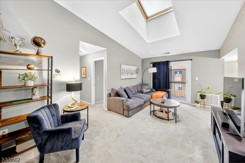 Woodbridge Twp., NJ 07095,300C Alpine Way #C