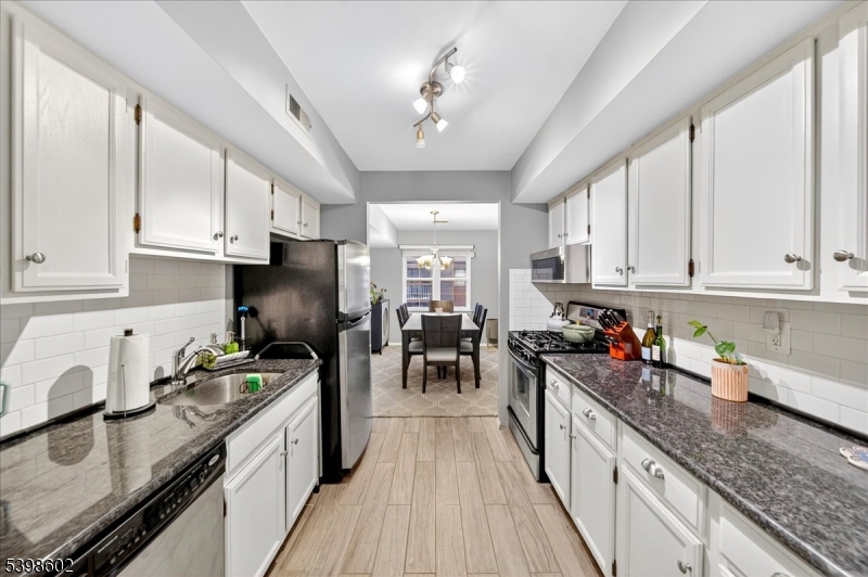 Woodbridge Twp., NJ 07095,300C Alpine Way #C