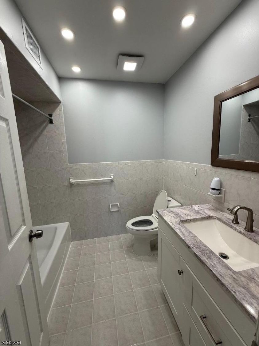 Elizabeth City, NJ 07202,155 Race St