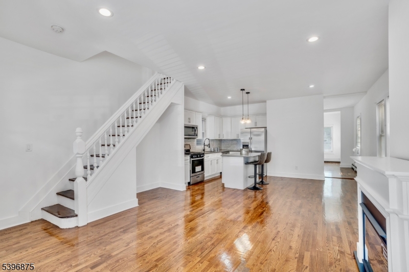 East Orange City, NJ 07018,142 Steuben St