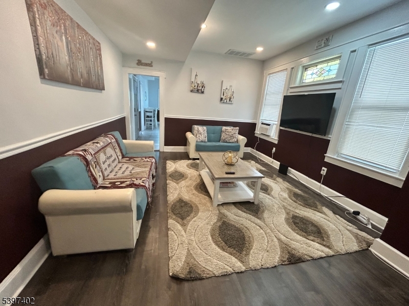 Newark City, NJ 07112,142 Mapes Ave Floor 2 #1