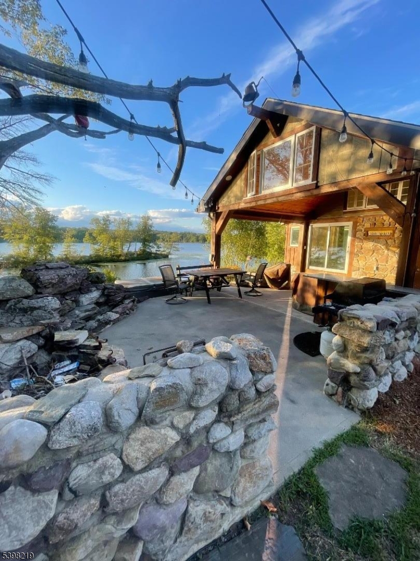 Hampton Twp., NJ 07860,14 Horseshoe Dr