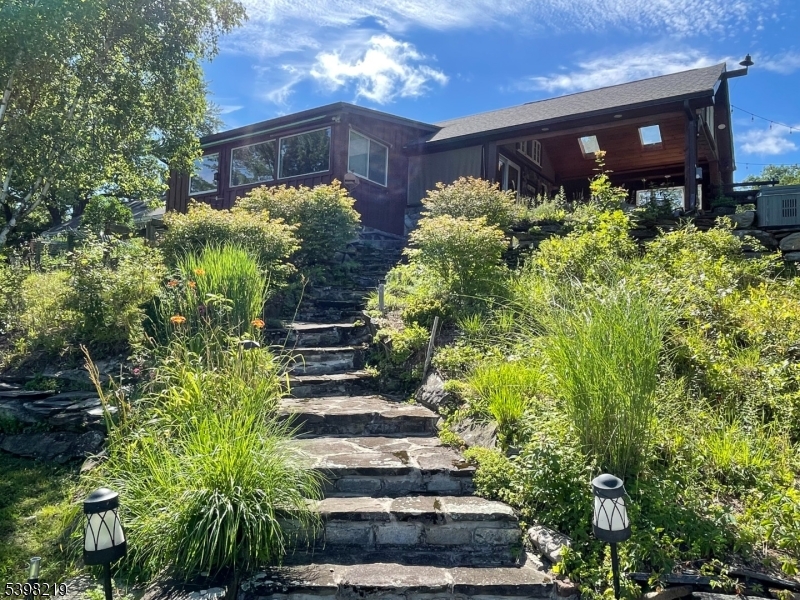 Hampton Twp., NJ 07860,14 Horseshoe Dr