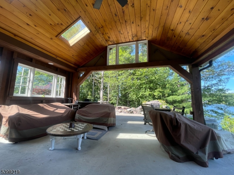 Hampton Twp., NJ 07860,14 Horseshoe Dr