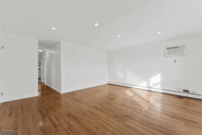 Saddle Brook Twp., NJ 07663,351 President St