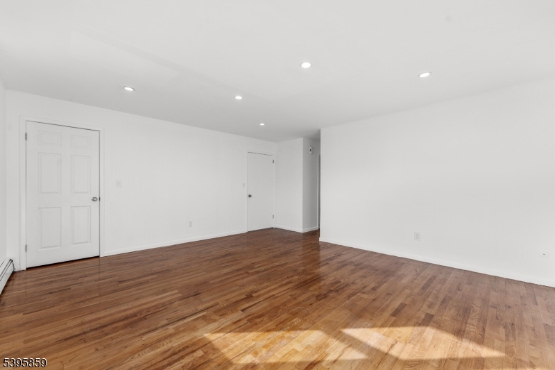 Saddle Brook Twp., NJ 07663,351 President St