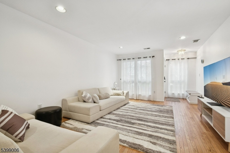 Bernards Twp., NJ 07920,32 Mayflower Dr