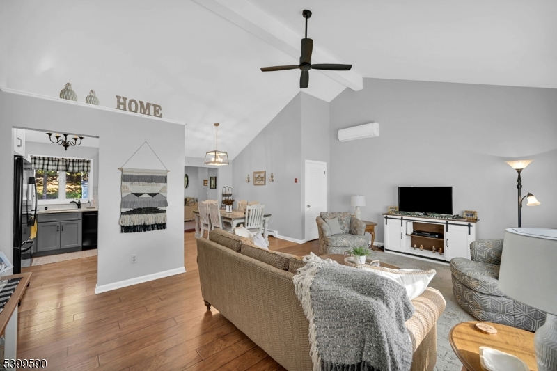 15 Fairview Ave, Hamburg Boro, NJ 07419